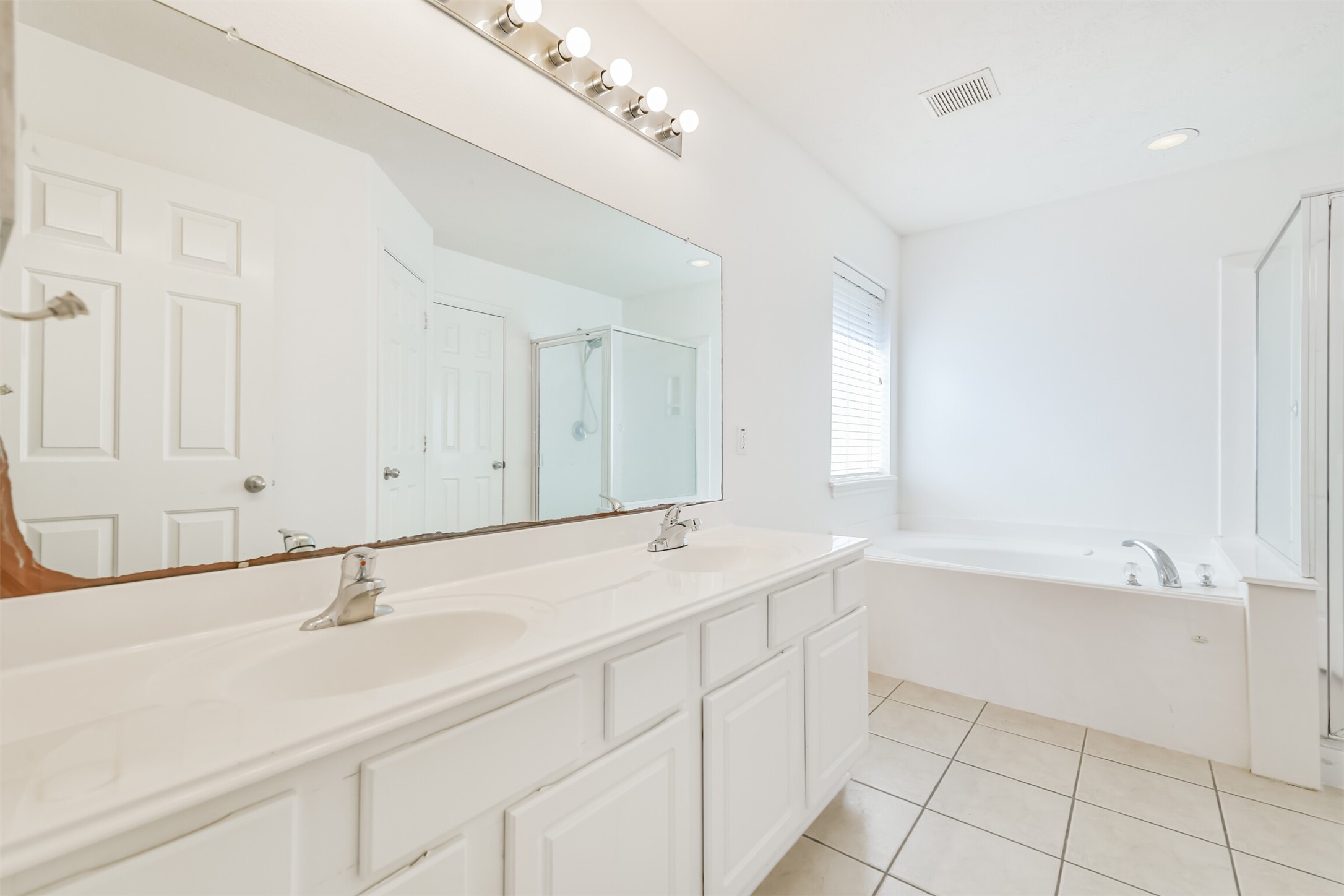 2507 Liza Court Spring, TX 77388 - Photo 20 of 37 a bathroom with a sink a vanity and bathtub