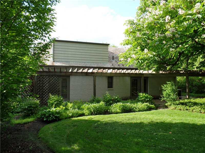 8 Midway Road Mt. Lebanon, PA 15216 - Photo 14 of 25 Exterior Back.