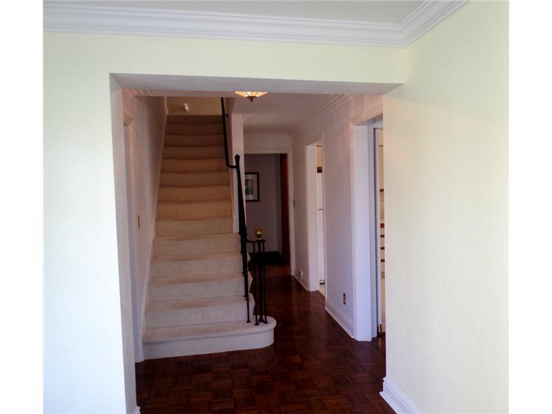 8 Midway Road Mt. Lebanon, PA 15216 - Photo 9 of 25 Entry/Foyer.