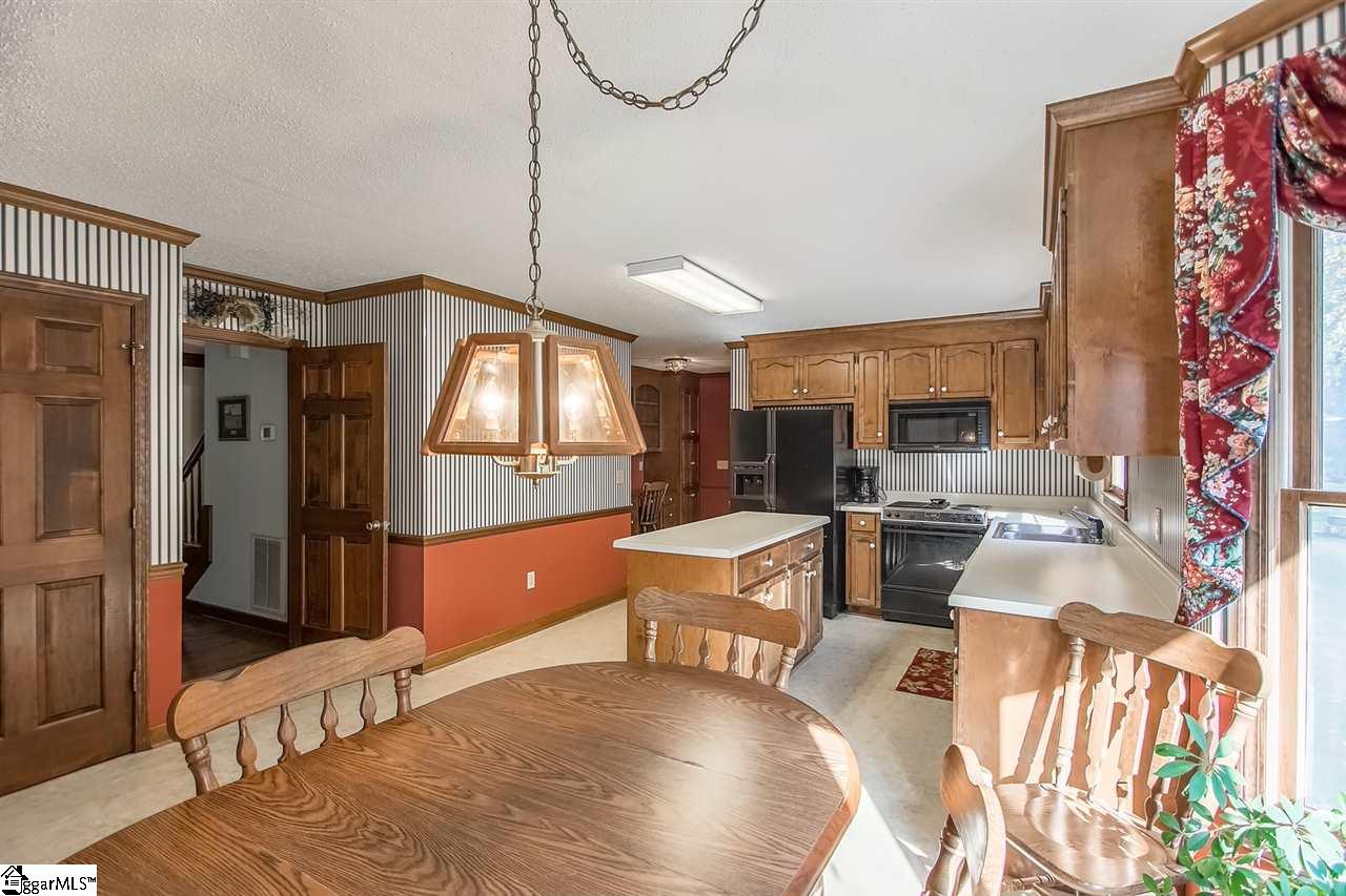 309 Shadow Ridge Circle Simpsonville, SC 29681 - Photo 9 of 32 Gallery Image 9