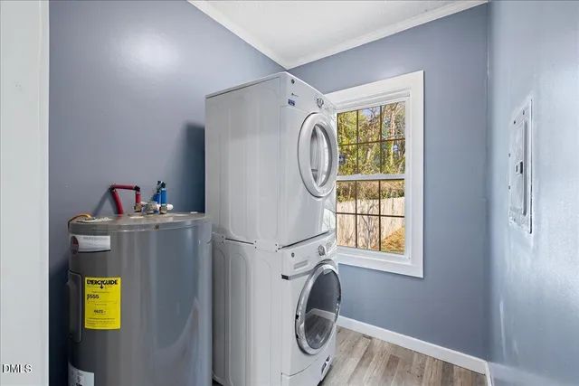 a view of a storage & utility room with washer and dryer