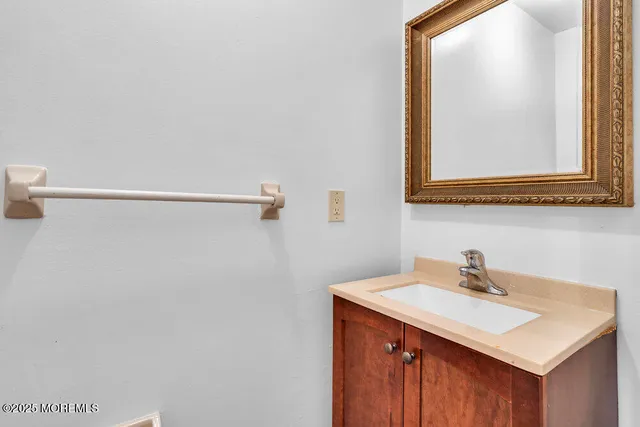 $2,850 | 438 Oak Knoll Drive, Unit 438, Manalapan, NJ 07726