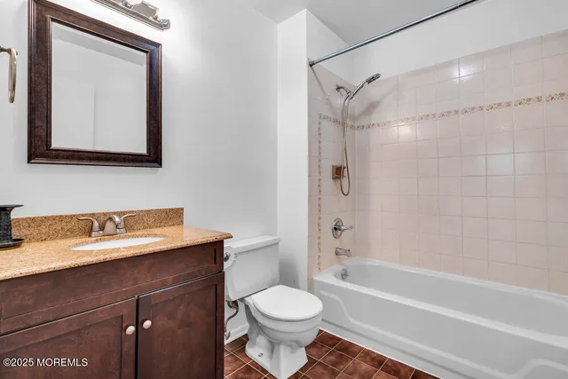 $2,850 | 438 Oak Knoll Drive, Unit 438, Manalapan, NJ 07726