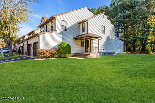 $2,850 | 438 Oak Knoll Drive, Unit 438, Manalapan, NJ 07726