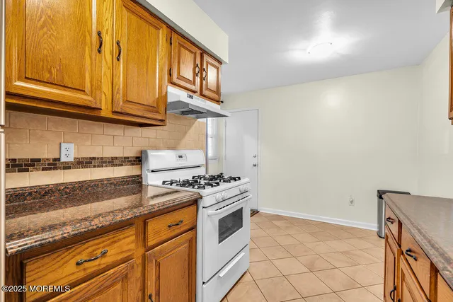 $2,850 | 438 Oak Knoll Drive, Unit 438, Manalapan, NJ 07726