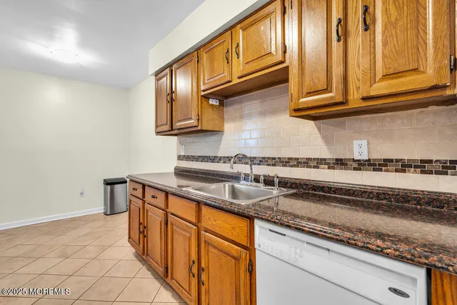 $2,850 | 438 Oak Knoll Drive, Unit 438, Manalapan, NJ 07726