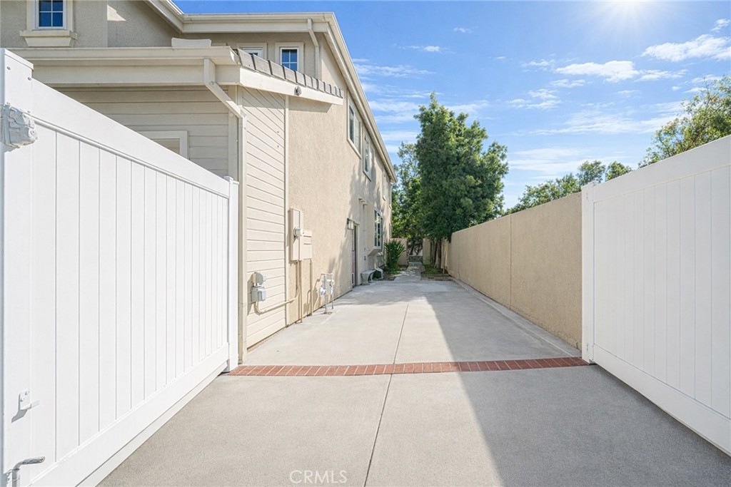 18 Broadleaf Irvine, CA 92612 - Photo 44 of 52