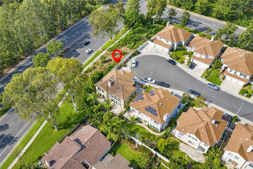 18 Broadleaf Irvine, CA 92612 - Photo 10 of 17