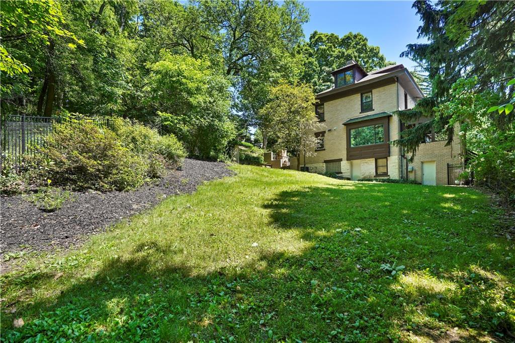 114 East Waldheim Road Pittsburgh, PA 15215 - Photo 6 of 25 Side yard is fenced in.