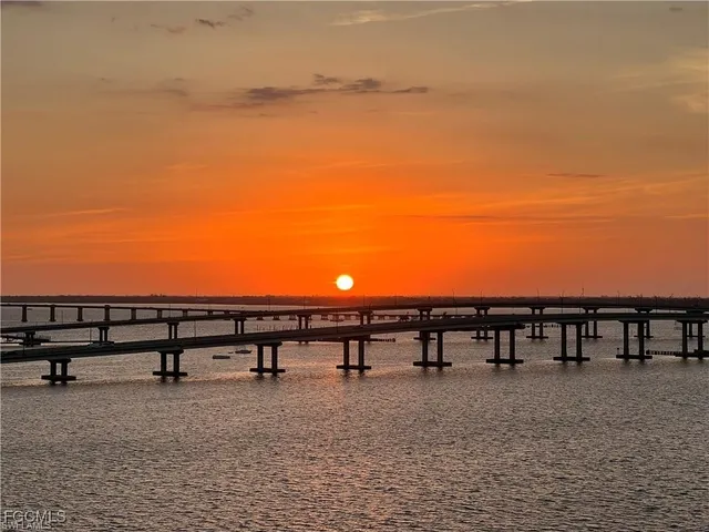 $2,000 | 2745 First Street, Unit 405, Fort Myers, FL 33916