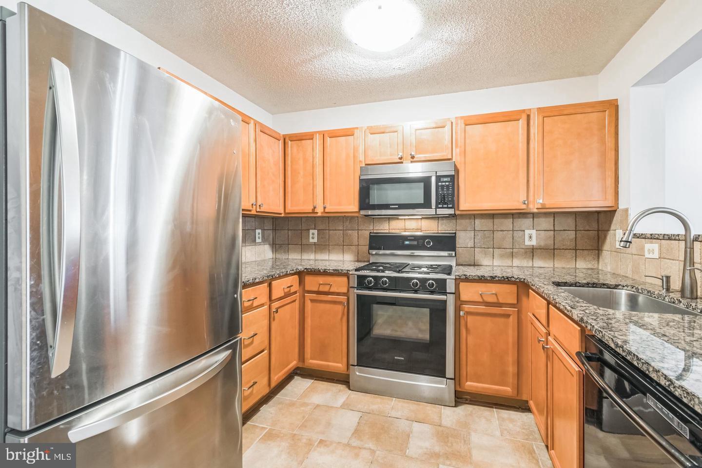 12024 Taliesin Place, Unit 35 Reston, VA 20190 - Photo 6 of 15 Kitchen