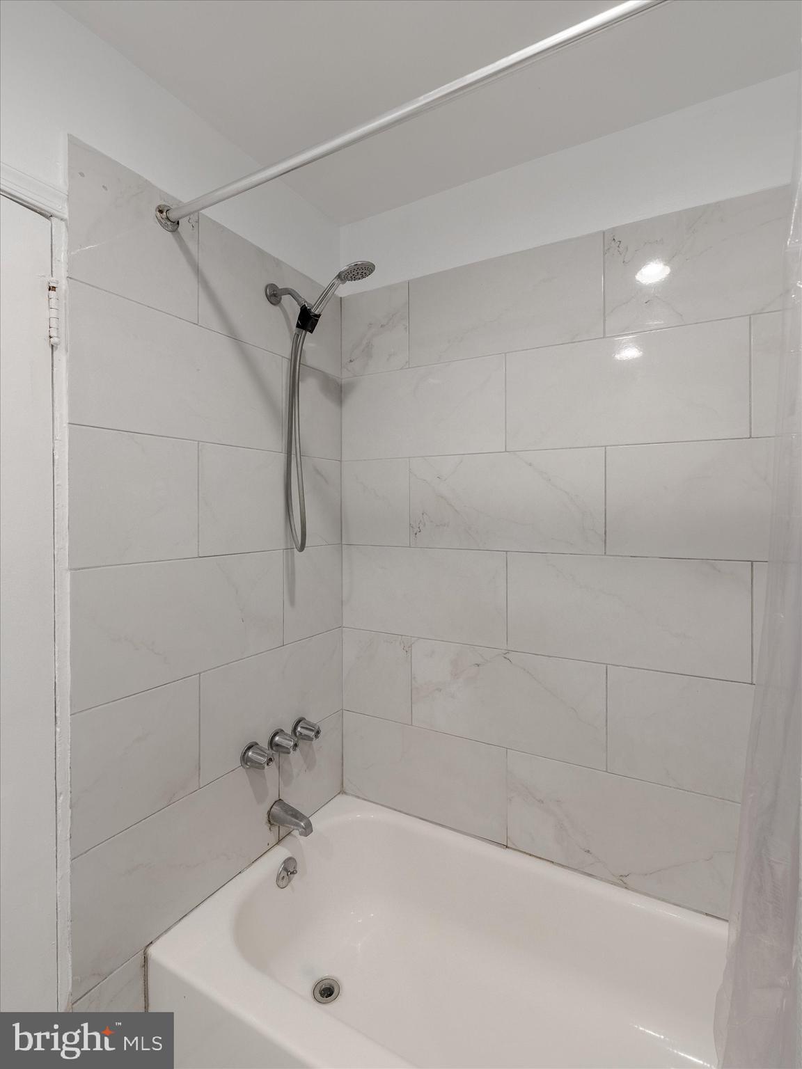 131 South 50th Street Philadelphia, PA 19139 - Photo 14 of 27 a bathroom with a bathtub and a shower
