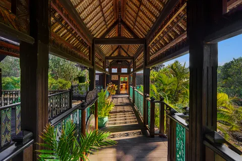 $32,500,000 | 71-1890 Queen Kaahumanu Highway, Kailua-Kona, HI 96740