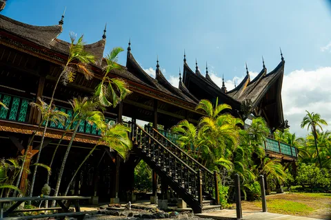 $32,500,000 | 71-1890 Queen Kaahumanu Highway, Kailua-Kona, HI 96740