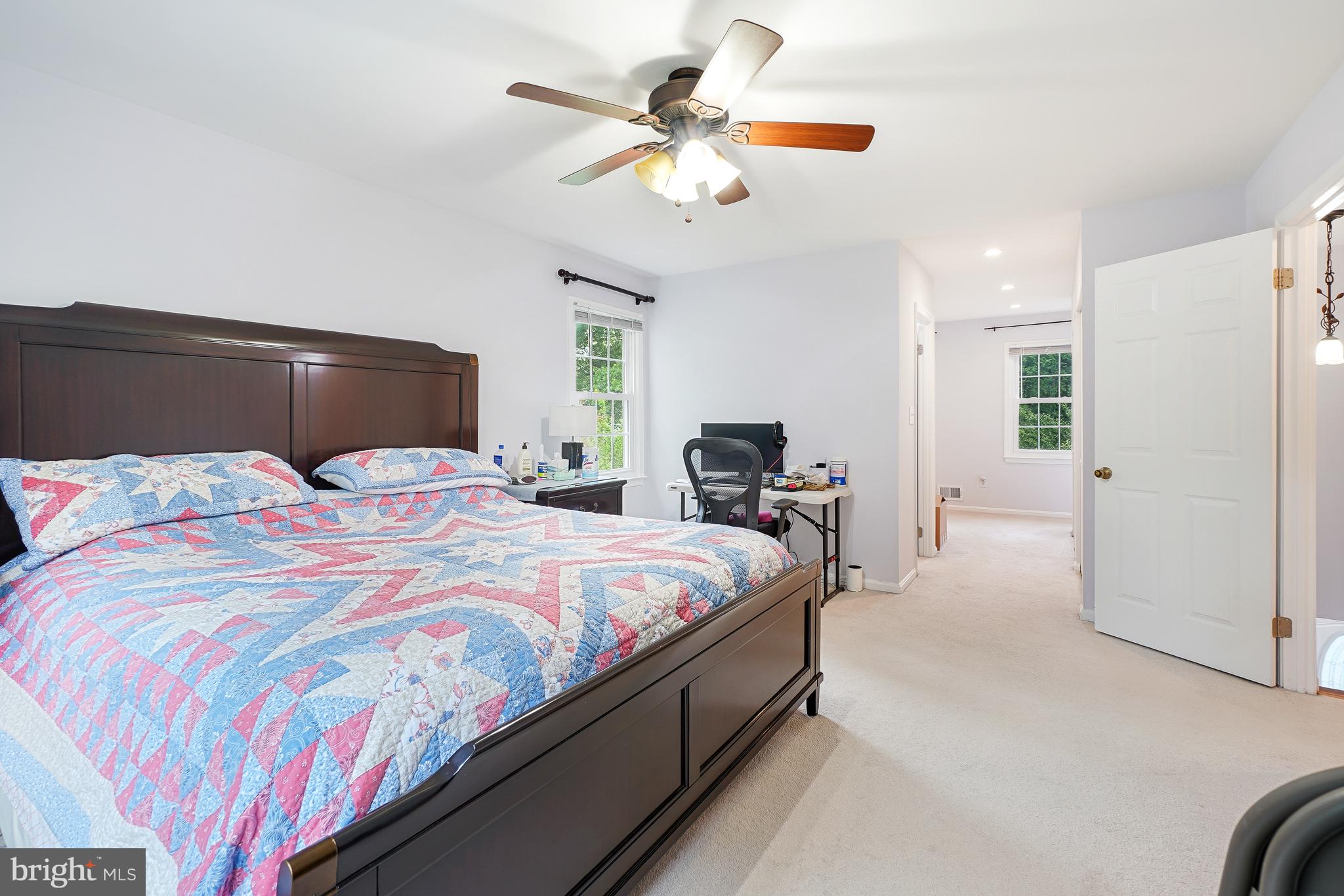 28 Redding Ridge Drive Gaithersburg, MD 20878 - Photo 16 of 32 Owner's bedroom suite!