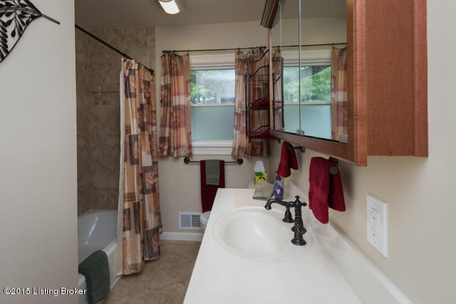 3710 Winchester Road Louisville, KY 40207 - Photo 26 of 33 Full Bath