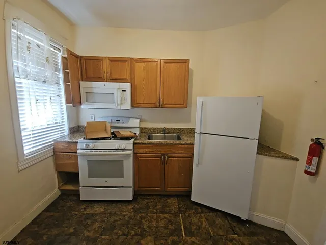 $1,837 | 3818 Ventnor Avenue, Unit 8 YEARLY, Atlantic City, NJ 08401
