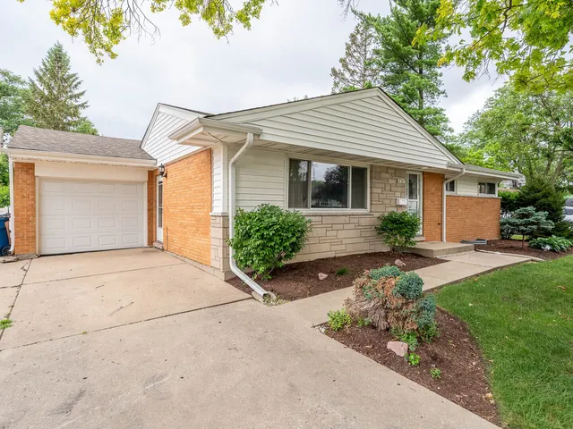 $459,900 | 454 East Park Avenue, Elmhurst, IL 60126