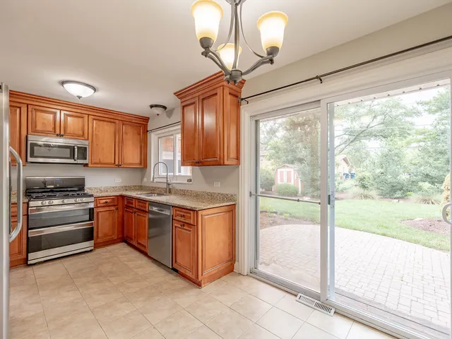 $459,900 | 454 East Park Avenue, Elmhurst, IL 60126