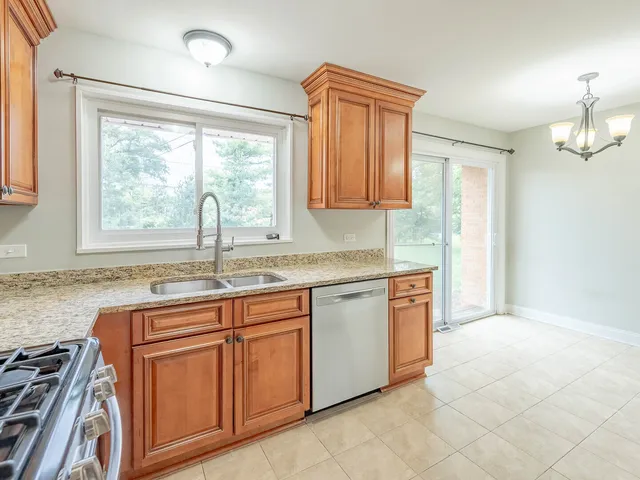 $459,900 | 454 East Park Avenue, Elmhurst, IL 60126