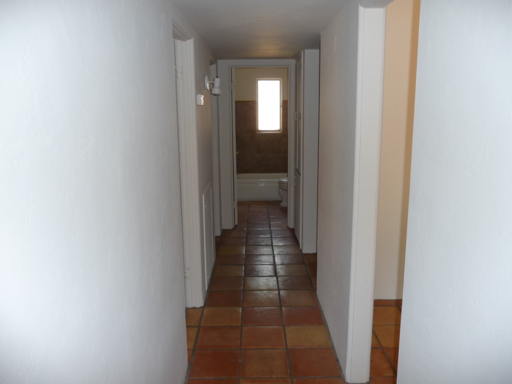 6741 North 11th Street Phoenix, AZ 85020 - Photo 15 of 16 HALLWAY