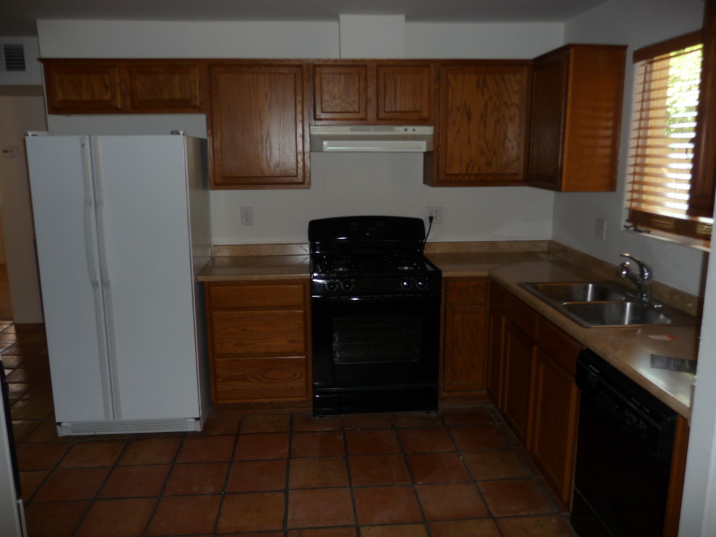 6741 North 11th Street Phoenix, AZ 85020 - Photo 6 of 16 KITCHEN
