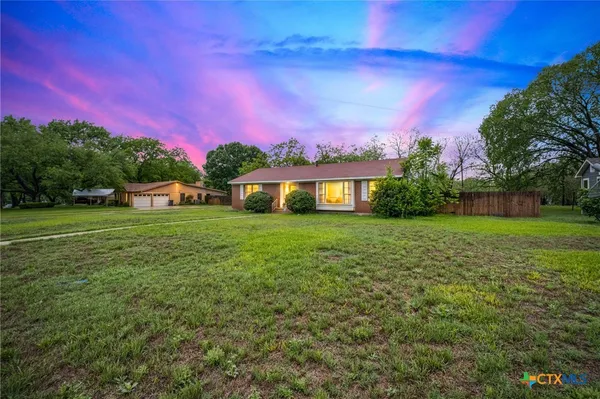 $280,000 | 908 South Laurel Avenue, Luling, TX 78648