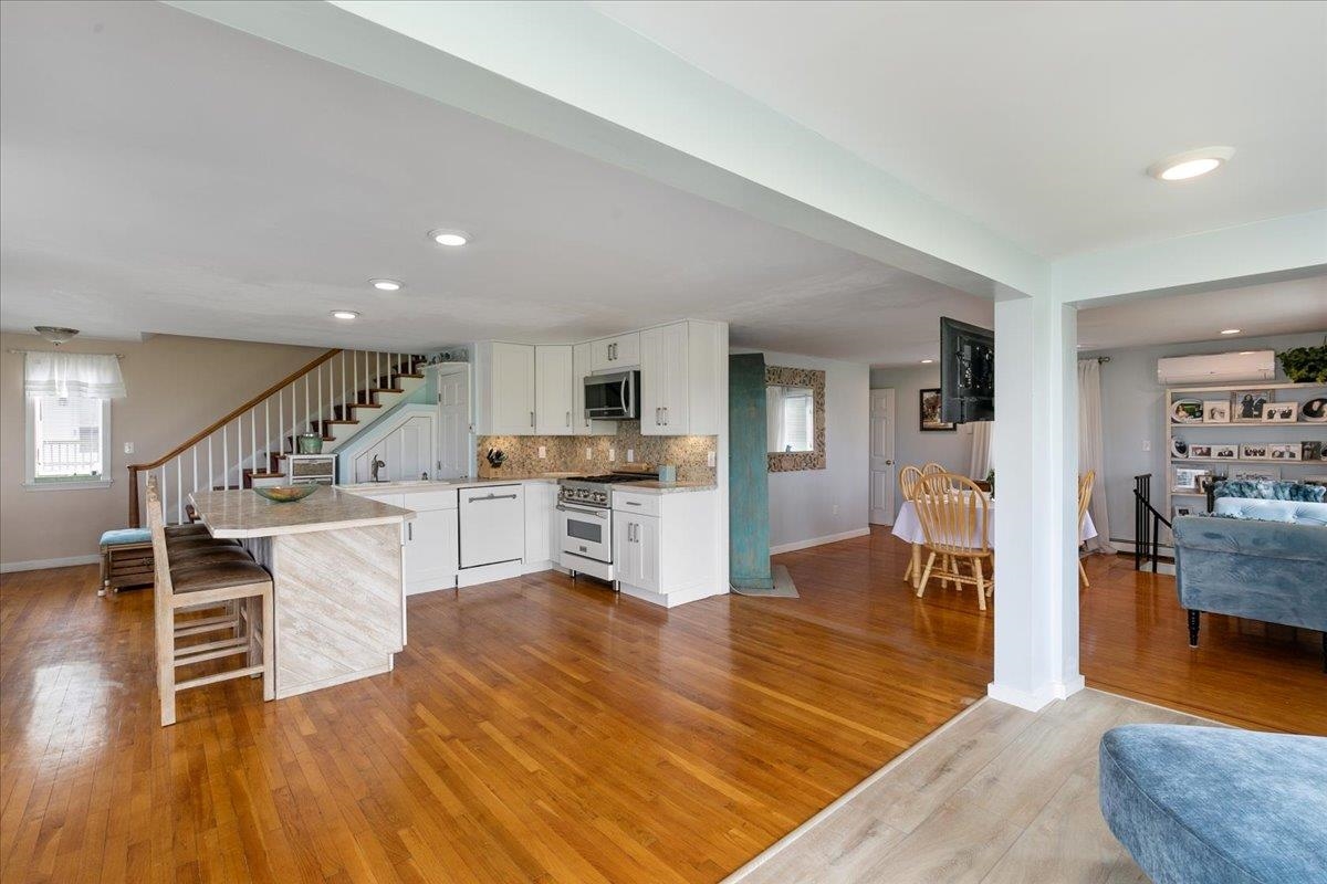 583 Ocean Boulevard Hampton, NH 03842 - Photo 3 of 40