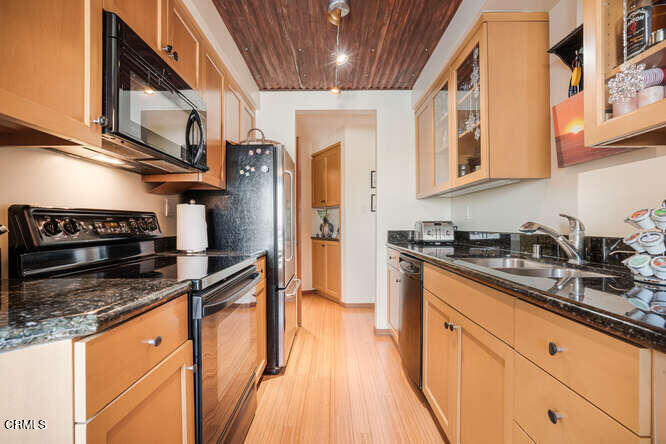 2901 Peninsula Road, Unit 245 Oxnard, CA 93035 - Photo 11 of 42 Custom kitchen