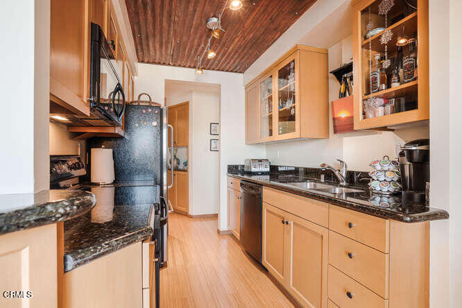 2901 Peninsula Road, Unit 245 Oxnard, CA 93035 - Photo 12 of 42 Garnite counters custom ceiling