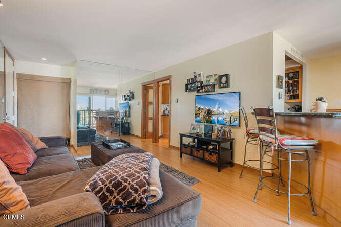 2901 Peninsula Road, Unit 245 Oxnard, CA 93035 - Photo 3 of 42 Living Room