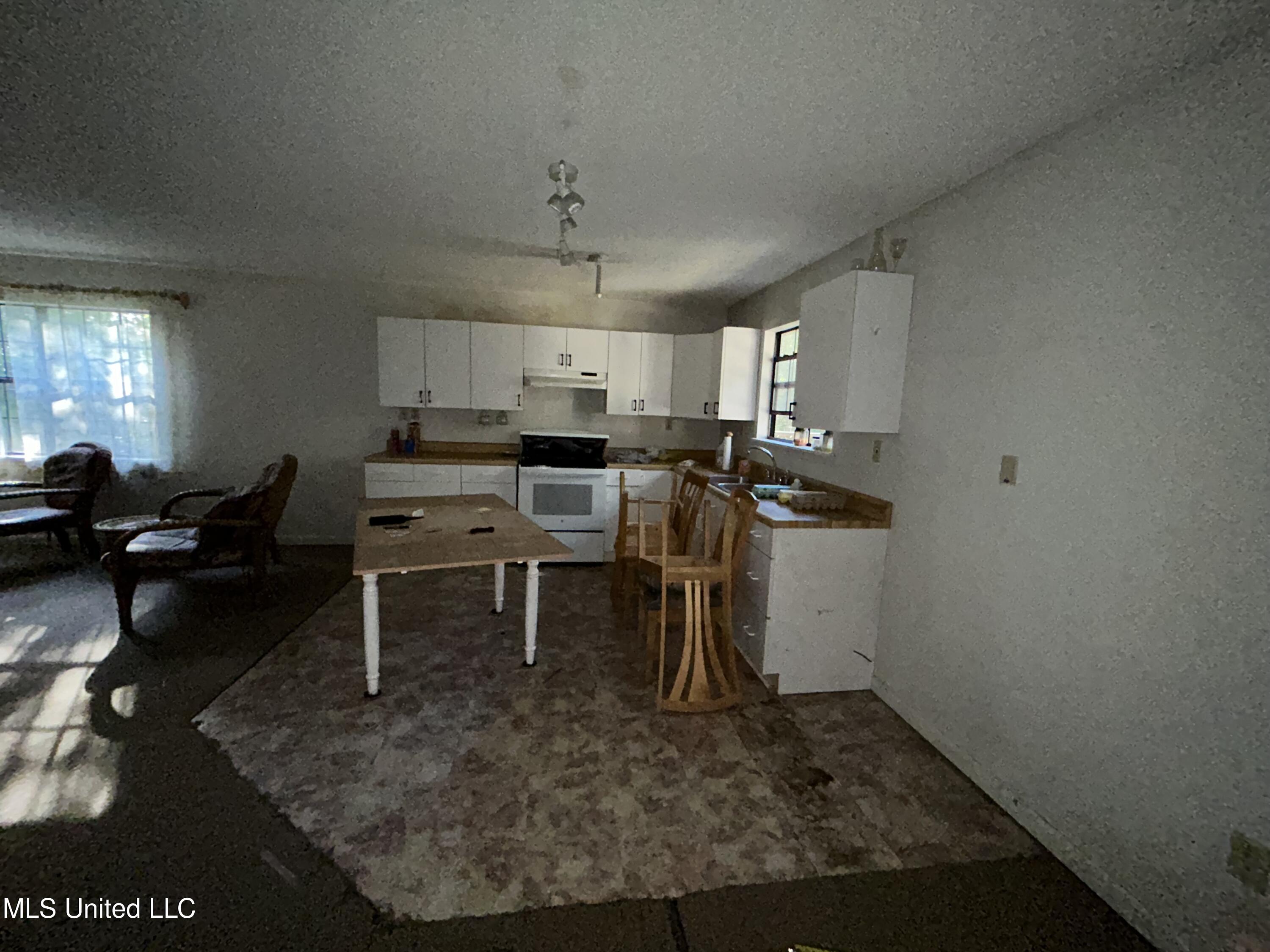 20036 Morgan Lane Road Gulfport, MS 39503 - Photo 8 of 12 Cottage Kitchen