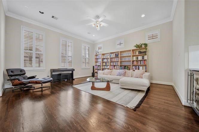 602 Knox Street Houston, TX 77007 - Photo 8 of 26 Living Room :: 1