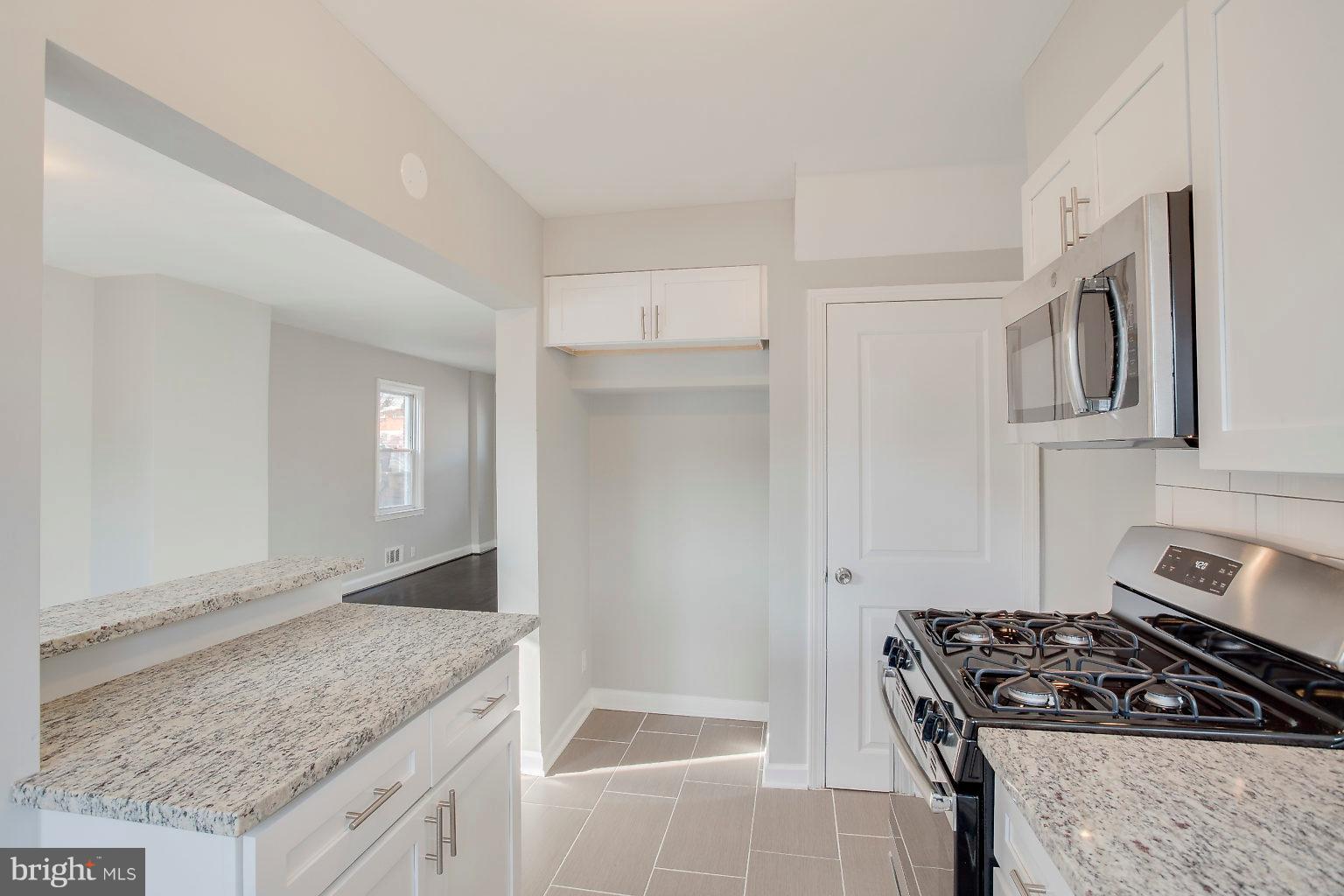2156 Coralthorn Road Baltimore, MD 21220 - Photo 19 of 37 Gas SS oven