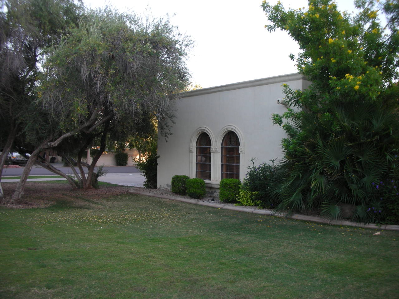 2015 East Ranch Road Tempe, AZ 85284 - Photo 2 of 50 side of garage in front