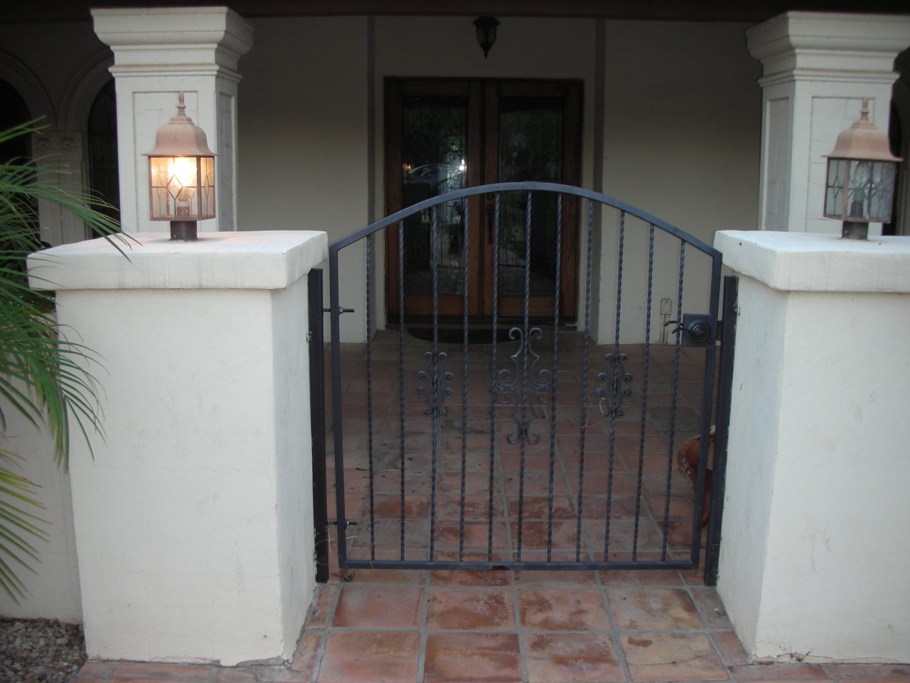2015 East Ranch Road Tempe, AZ 85284 - Photo 4 of 50 front gate