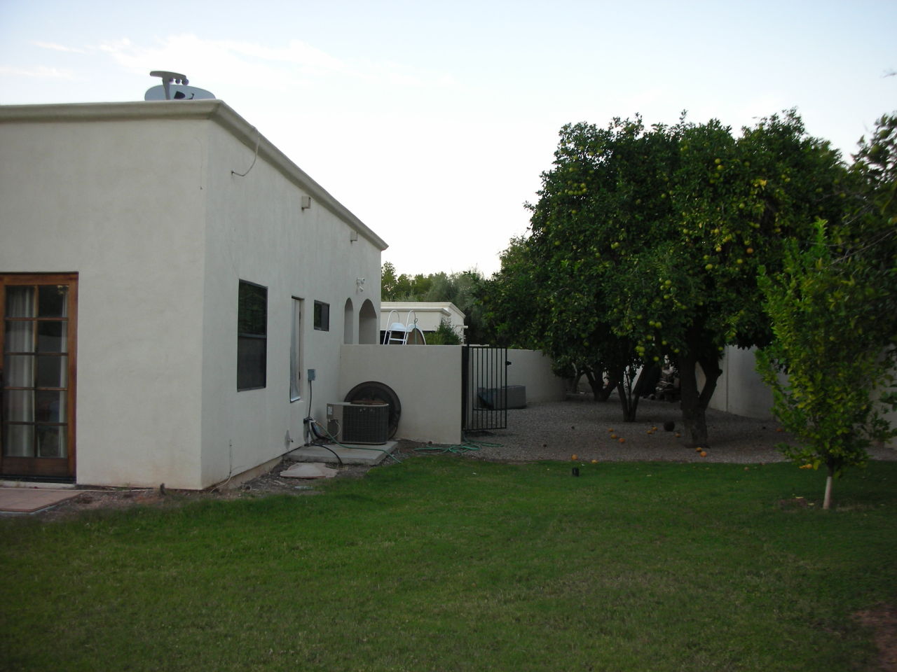 2015 East Ranch Road Tempe, AZ 85284 - Photo 10 of 50 back of guest house and side yard