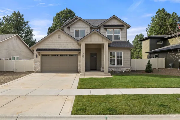 $799,900 | 611 North Hiltonhead Way, Eagle, ID 83616