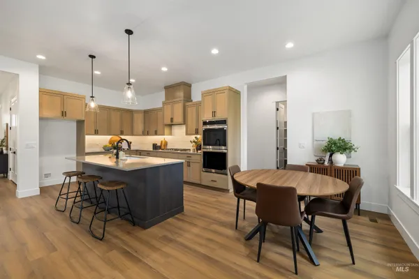 $799,900 | 611 North Hiltonhead Way, Eagle, ID 83616