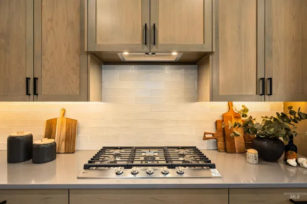 $799,900 | 611 North Hiltonhead Way, Eagle, ID 83616