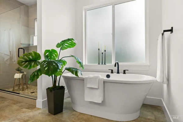 $799,900 | 611 North Hiltonhead Way, Eagle, ID 83616