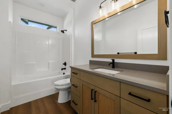 $799,900 | 611 North Hiltonhead Way, Eagle, ID 83616