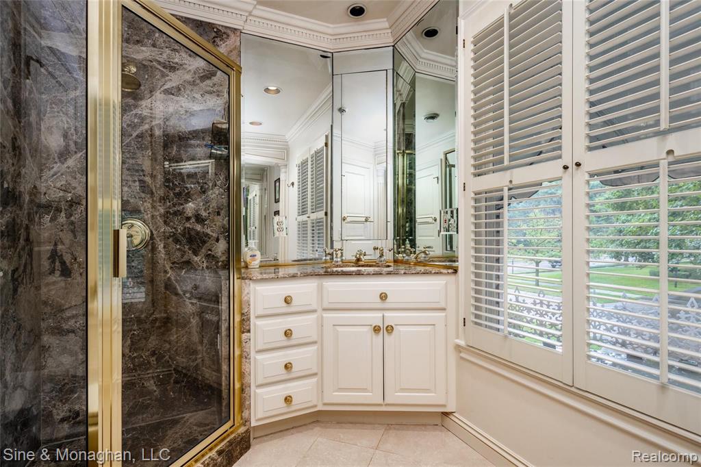 523 Thorntree Road Grosse Pointe Woods, MI 48236 - Photo 29 of 59