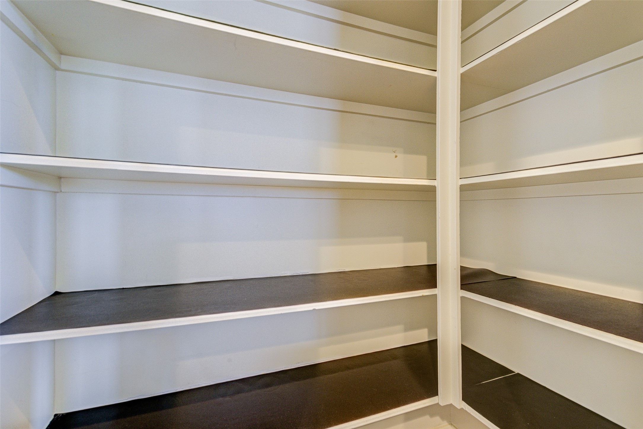 3129 Dallas Street Houston, TX 77003 - Photo 13 of 24 a close view of closet