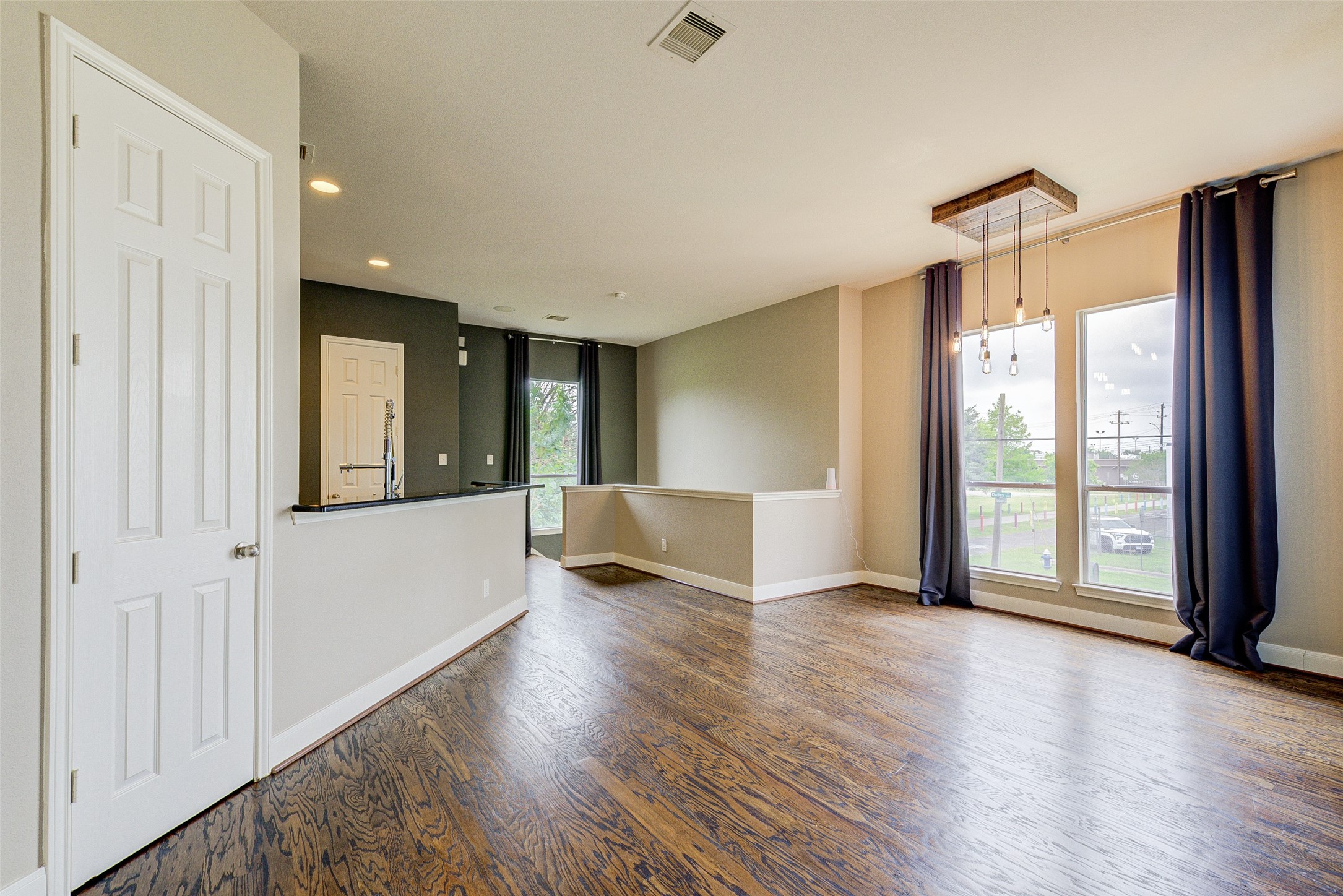 3129 Dallas Street Houston, TX 77003 - Photo 15 of 24 a view of an empty room with glass door