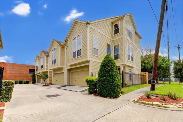 $2,300 | 3129 Dallas Street, Houston, TX 77003