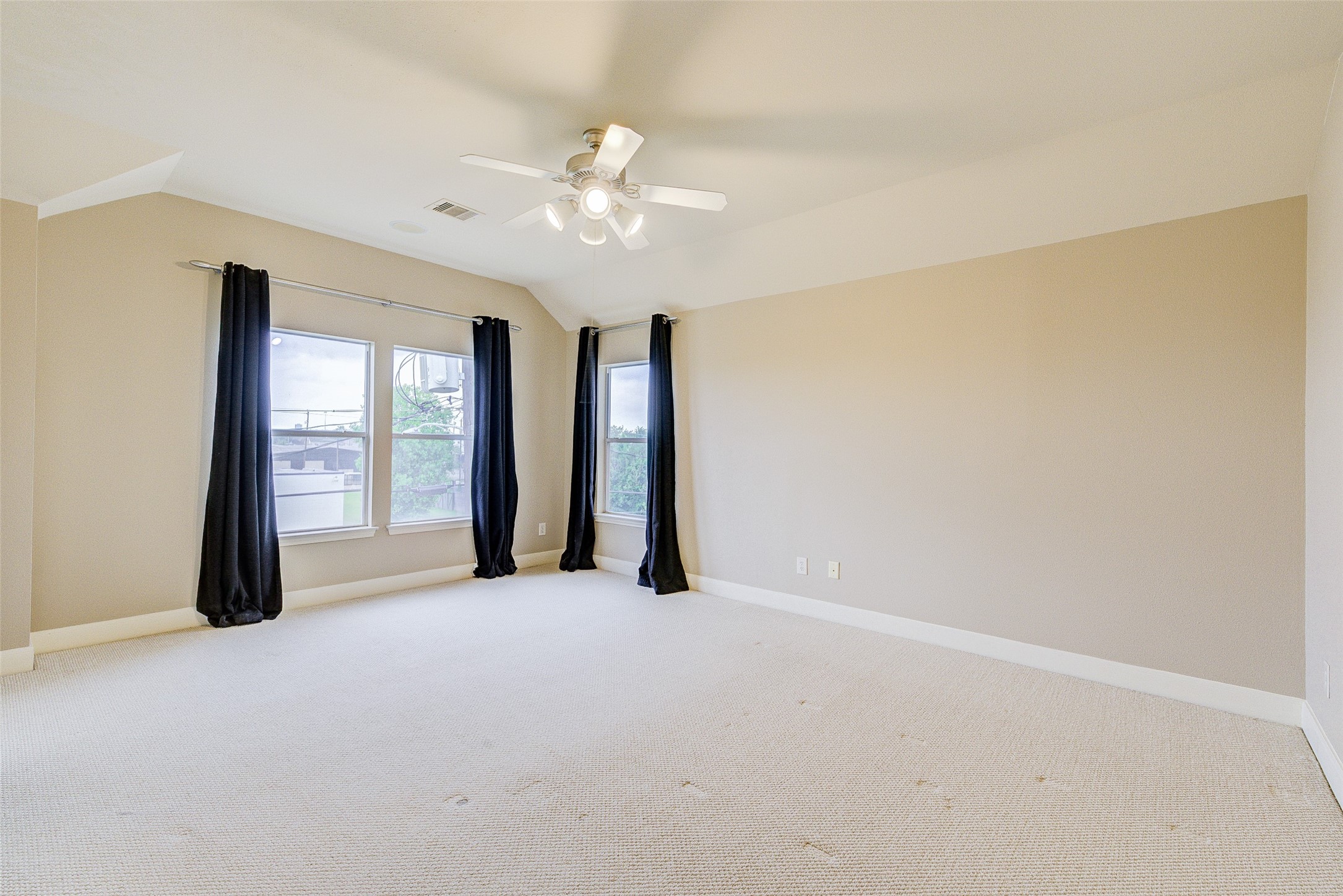 3129 Dallas Street Houston, TX 77003 - Photo 21 of 24 an empty room with windows and fan