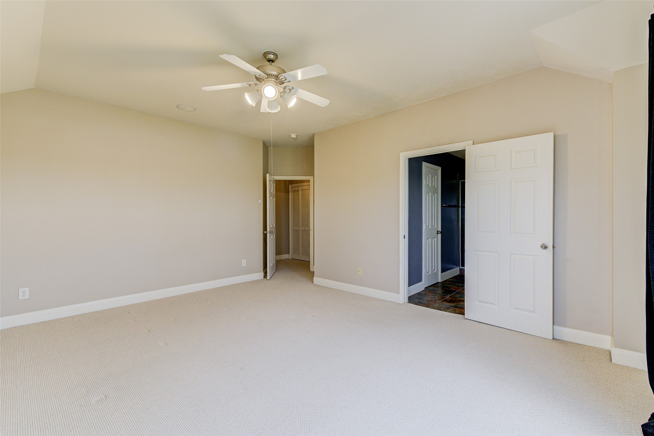 3129 Dallas Street Houston, TX 77003 - Photo 22 of 24 an empty room with closet and a chandelier fan