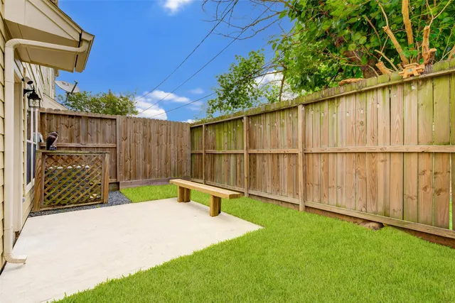 $2,300 | 3129 Dallas Street, Houston, TX 77003