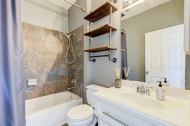 $2,300 | 3129 Dallas Street, Houston, TX 77003